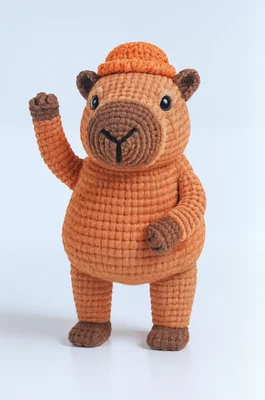 Capi the capybara waving